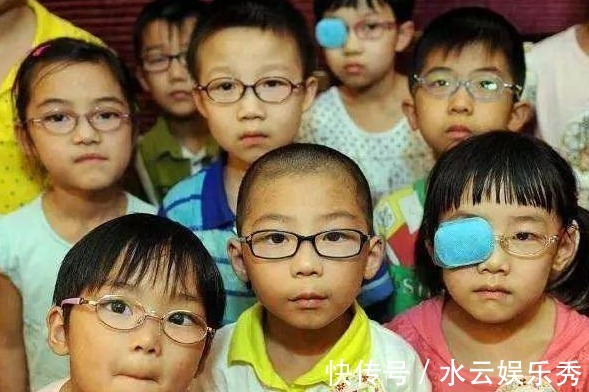 看电视|4岁男娃近视600度,妈妈却说从不玩手机看电视,医生怒斥其无知