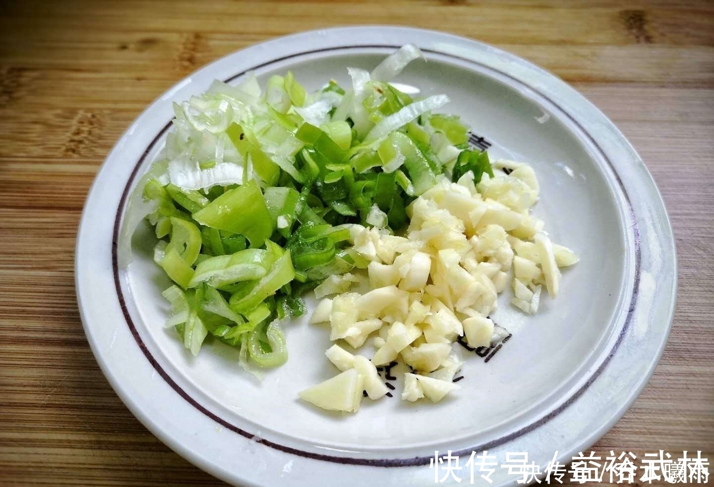 下饭|80岁的奶奶每天都要吃它，开胃下饭，炒一盘上桌，都能多吃2碗饭