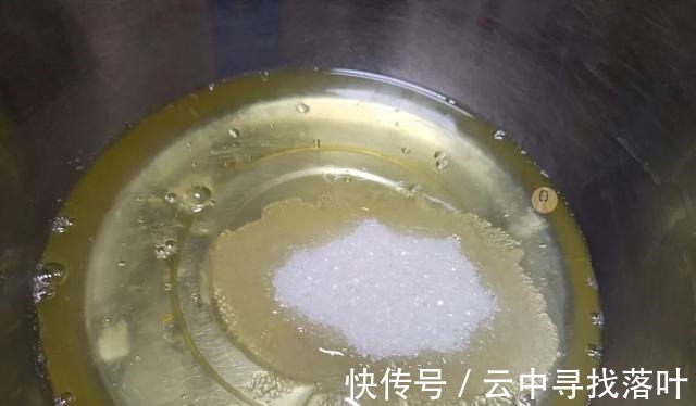 糯米鸡蛋|秋冬时节这样吃糯米,把它做成小蛋糕,细腻柔软,好吃易消化!