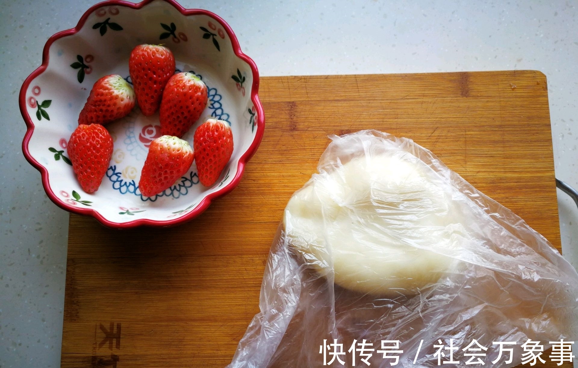 草莓大福|七夕临近,教你在家做讨女孩子欢心的甜点,简单好操作