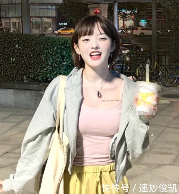 方脸|方脸适合什么发型?方脸女孩变美手册,发型妆容都能够修饰