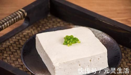 乌黑|少白头越来越多，常吃几种食物，白头发慢慢变乌黑