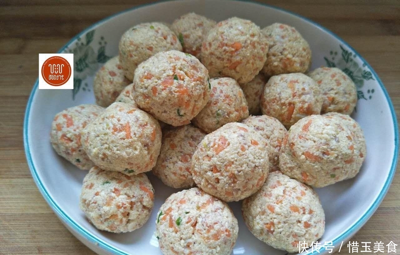 我炸的豆腐丸子香又嫩,怎么吃都不腻,边炸边吃,端上桌都快没了