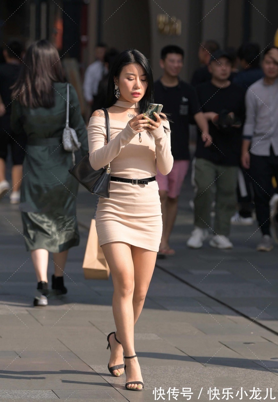 性感|一个相当自信的女孩,优雅的女性魅力,迷人的身材,充满小性感