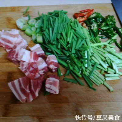  蒜苗|配着这盘蒜苗炒肉，米饭可以吃三大碗