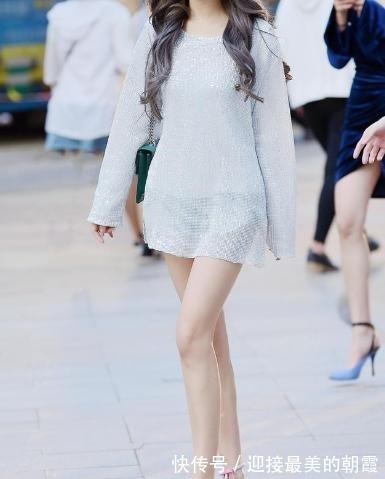 穿搭|街拍高格调的豹纹连衣裙,简单搭配,遮肉又显瘦!