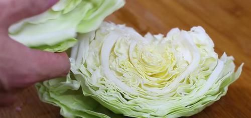  大厨为你解密：手撕包菜为什么那么好吃？必须掌握其中几个技巧