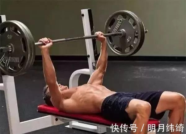 膝盖|5个血淋淋的案例告诉你，错误的健身动作会造成多大的伤害