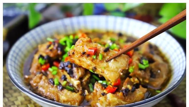 豆豉|排骨不煮不炖不炸，教你秘制做法，嫩滑多汁入味，好吃不上火