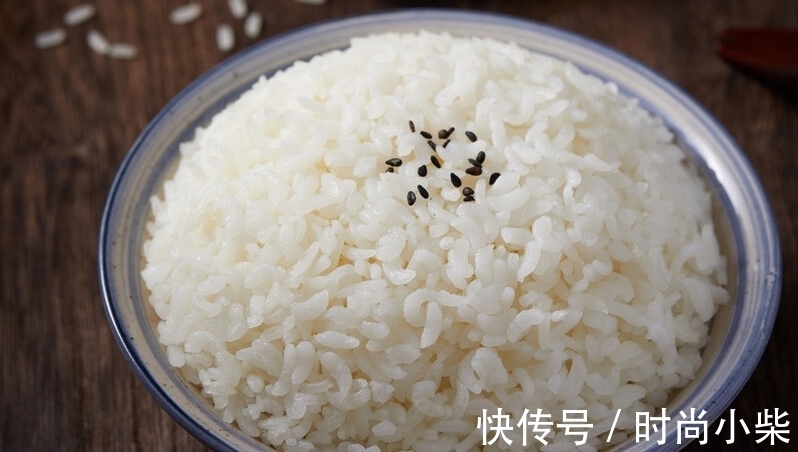 家常|家常煮米饭,直接加水下锅是错的,牢记2个窍门,米饭更香更软糯