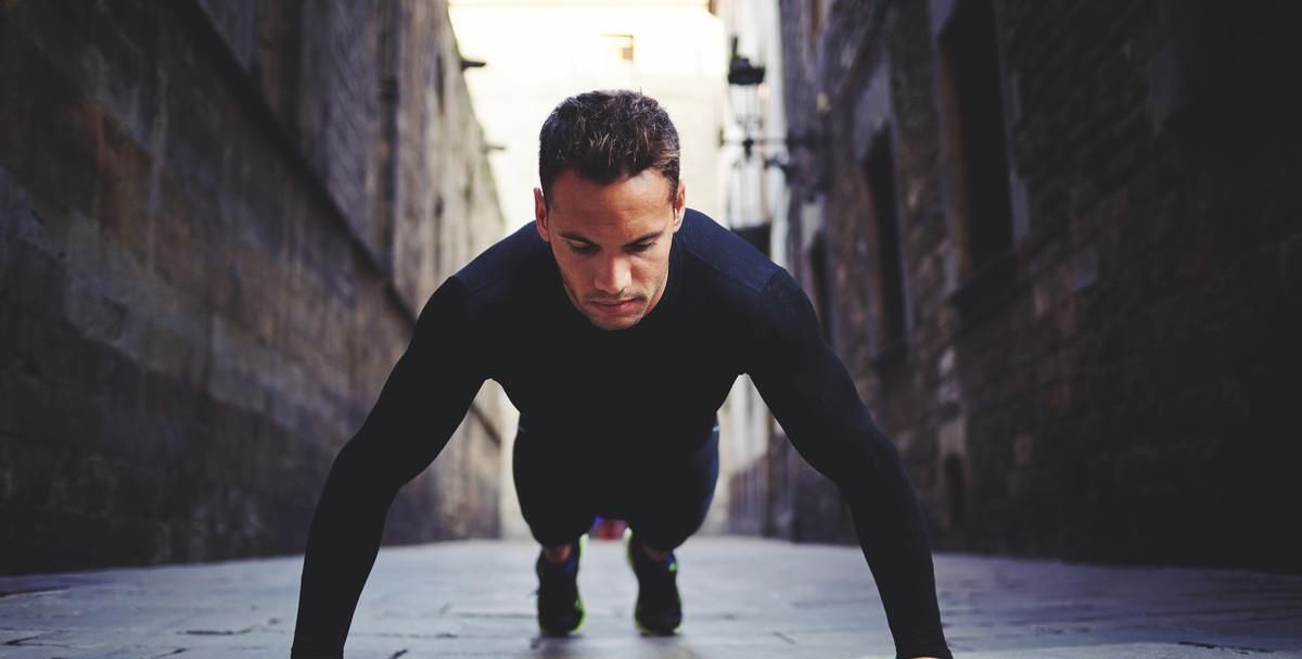 健身房|每天坚持50个深蹲和50个俯卧撑，长期坚持对身体有哪些好处