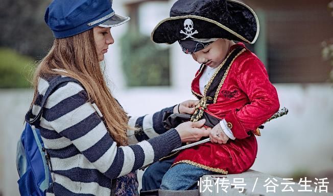 90后|90后辣妈给儿子开家长会,却因穿着惹争议,孩子尴尬抬不起头