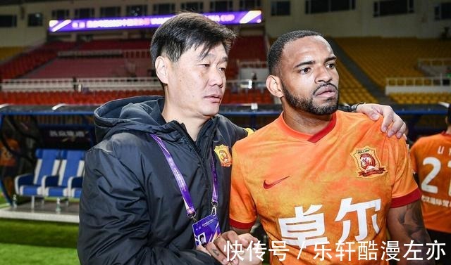 李金羽|下午15点！国足传出消息新教练李霄鹏出招了，有点江湖气息