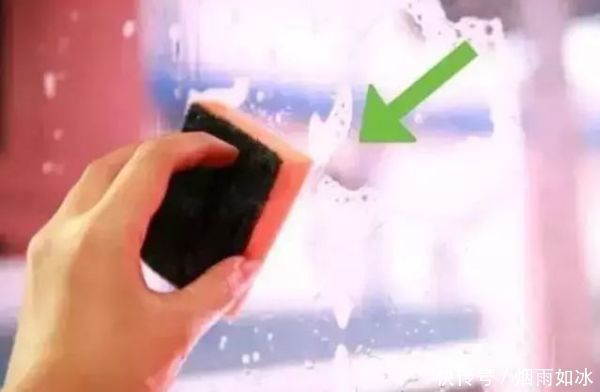 家庭主妇|玻璃脏了别傻傻爬窗擦教你一个笨方法,玻璃干净半年不用擦
