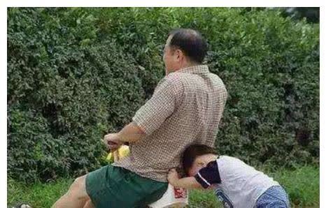 睡裤|女子让丈夫带娃,推开门一看不淡定了,网友:爸爸带娃,活着就行