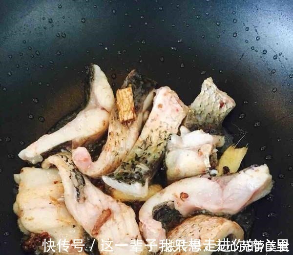 喉咙|孩子吃鱼总是卡喉咙不喝醋,教你一招,让鱼骨跑出来,省事