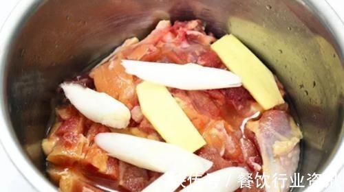 鸡腿这样做又脆又香,全程不放一滴油,比红烧鸡腿好吃10倍!