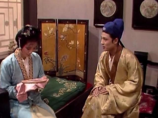 邢夫人@红楼梦:为什么鸳鸯宁死不肯嫁给贾赦做妾?不只是嫌他老