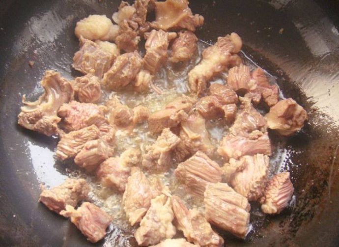 炖牛肉只会焯水，难怪不好吃！做好4个关键步骤，牛肉软烂香浓?