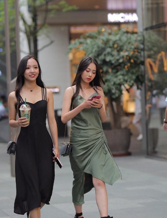 时髦|小姐姐身着包臀裙,时髦性感,高雅迷人
