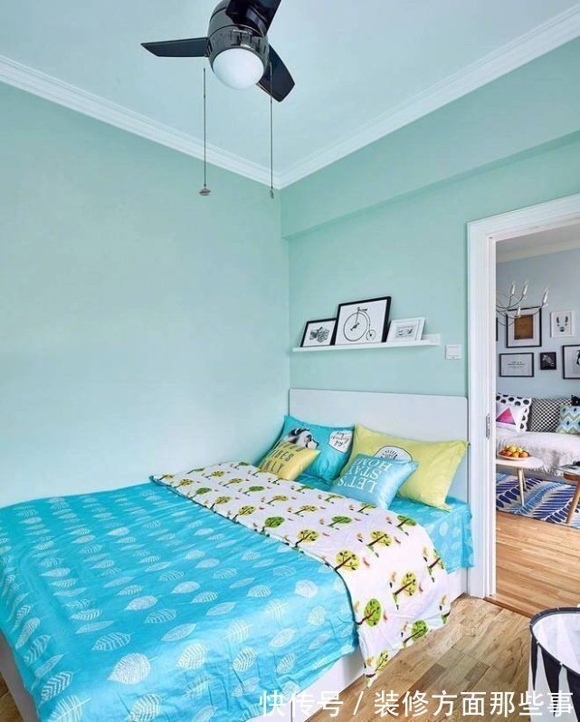 北欧风|82平温北欧风二居室,蓝色和木纹点缀着更充分的地域感