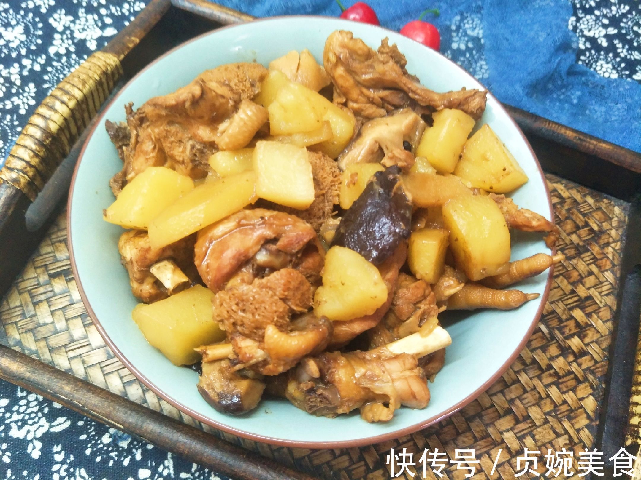 炖鸡时，记得“放2菇”，鸡肉易烂更营养，鸡汤也好喝