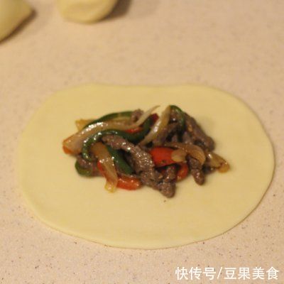 牛肉馅料|#安佳马苏里拉芝士挑战赛#芝士牛肉烤包子