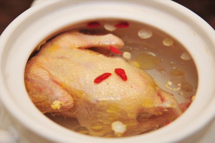 秋季进补，记得多喝鸽子汤，牢记2个窍门，汤鲜味美，营养不流失