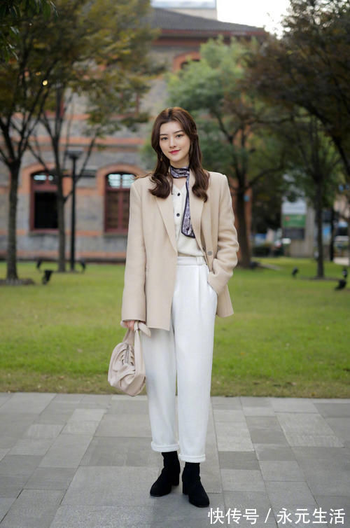重点|紧身裤拖地裤不如直筒裤,时髦百搭还显瘦,重点是不挑腿型!