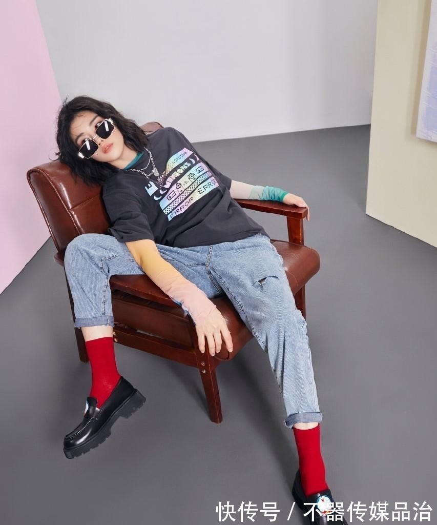 搭配 扔掉小白鞋吧!今年流行这双“鞋子”,搭裙子搭裤子都好看