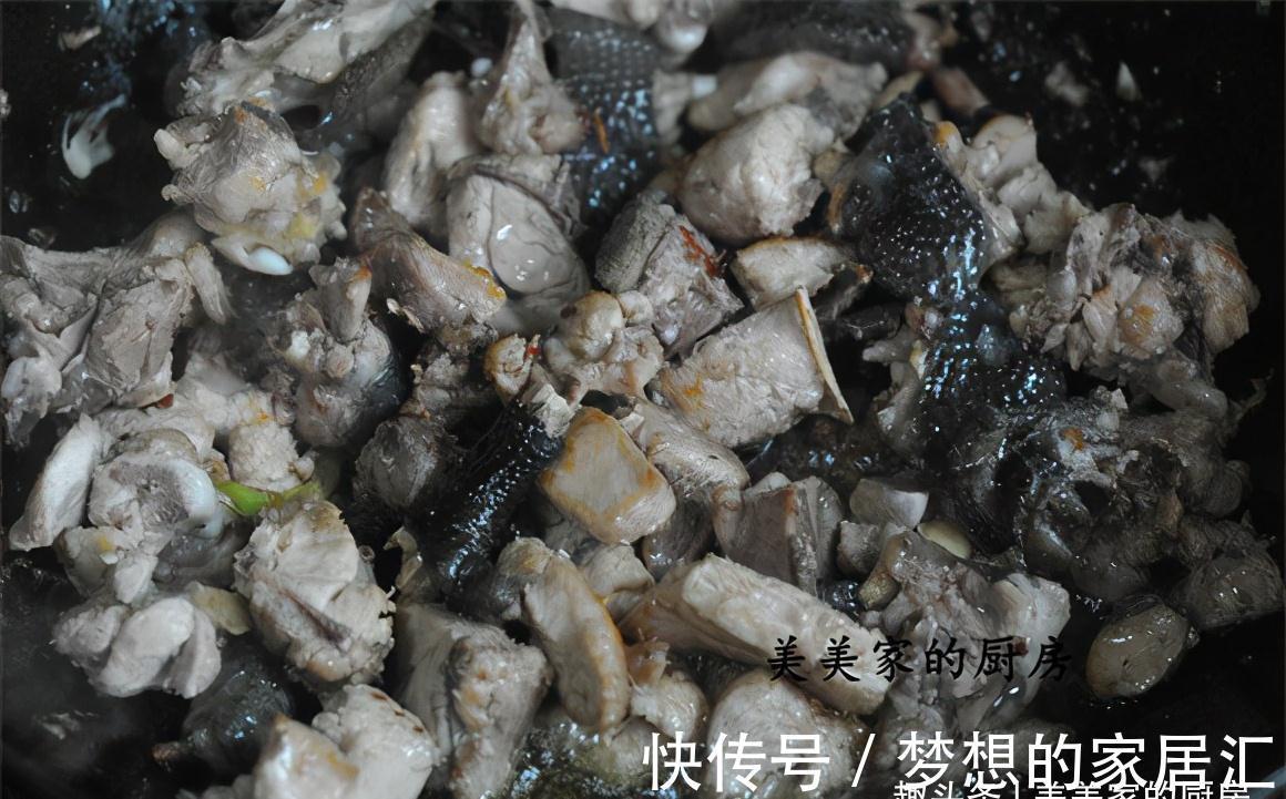 酸菜|秋天干燥,一道“土匪菜”常上桌,3种食材1锅烧,好吃又养胃!