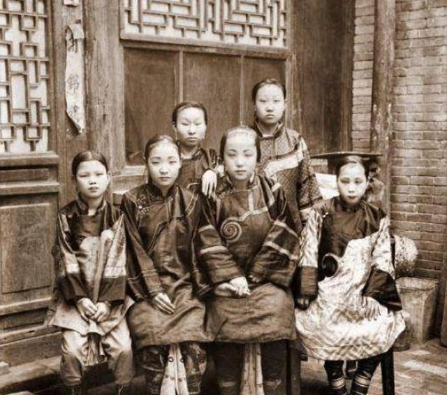 困难重重|女人剪发再平常不过之事，曾经一度困难重重，深感女人解放之不易