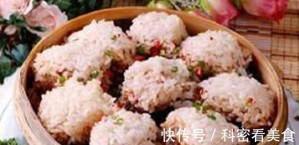 “糯米蒸排骨”做的时候不要提前焯水,学会这招,排骨不腥也不柴