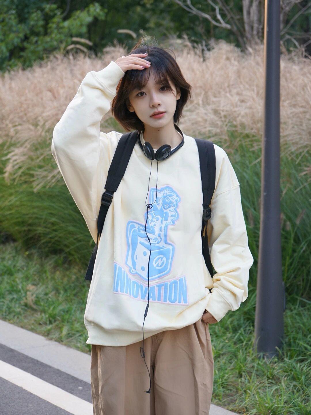 卫衣|秋冬卫衣怎么选?脏橘色字母卫衣,穿上身减龄又时髦!