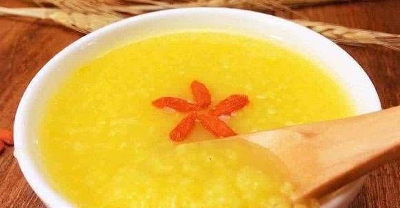 熬小米粥时,记得多加这1步,保证出油又好喝