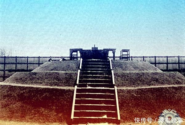 末代皇帝|末代皇帝溥仪三次登基老照片:图四端坐龙椅上,图六身穿龙袍祭天