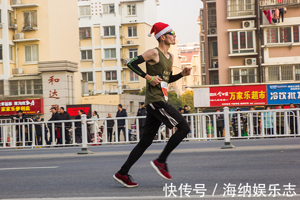 睡眠质量|40岁中年男子，每天坚持夜跑4公里，2年之后，他得到了什么