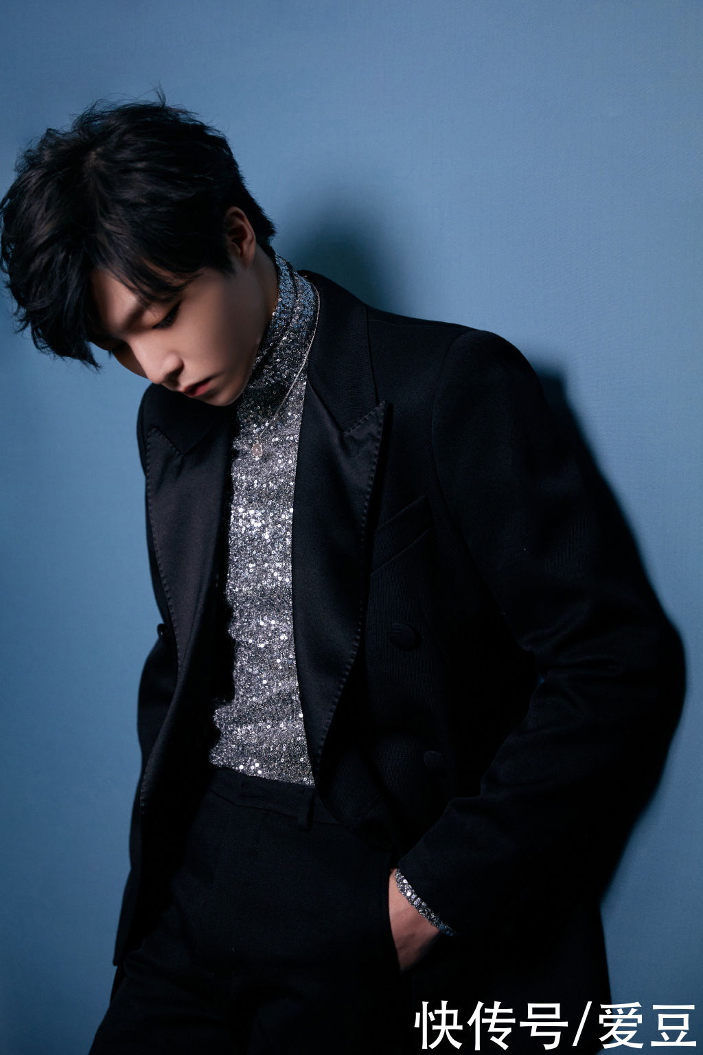 210130 陈立农亮相颁奖晚会演唱《年少无邪》四项提名中荣获“最受欢迎新人”奖项