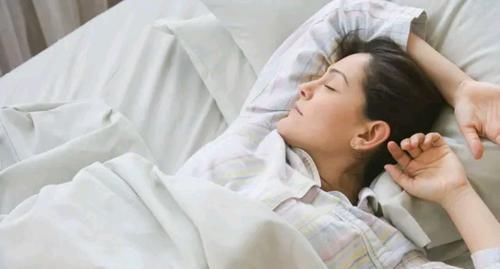 晚上几点睡觉叫“熬夜”？熬夜了能补回来吗？希望你能够正确对待