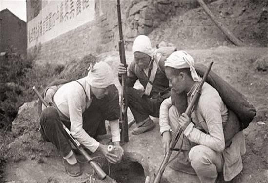 地雷战|地雷是一把“双刃剑”，即可杀敌也可误伤平民，告诉你一个真实的地雷战