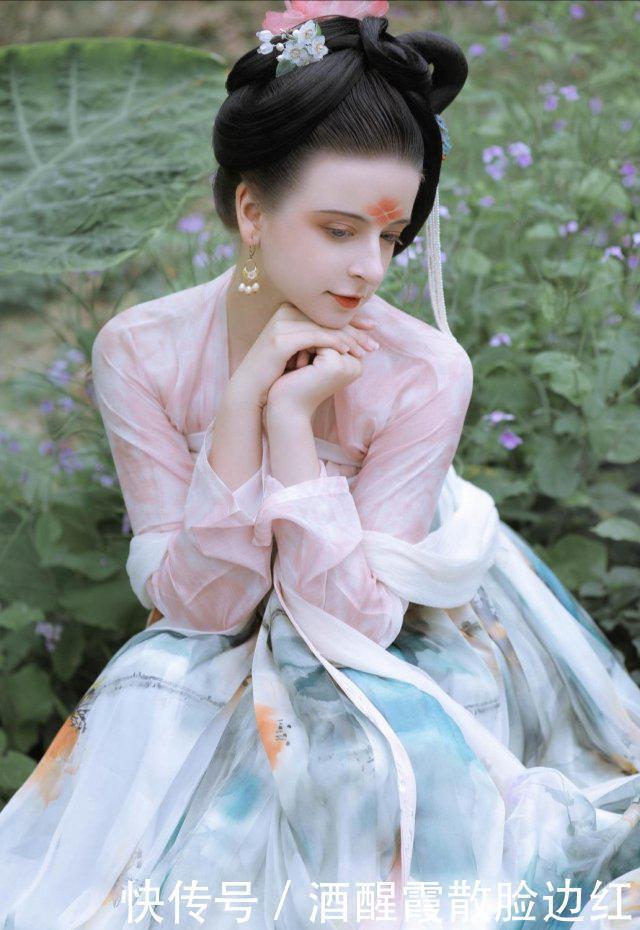 本以为外国人穿汉服会很“丑”，看完照片之后，才知道是我错了