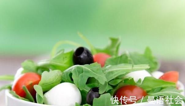 泡脚|长寿的人,通常有5个共性,占的越多,长寿离你越近