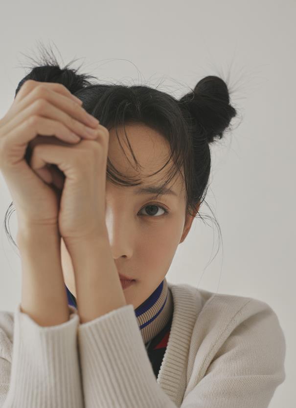 |许凯李一桐合体拍杂志,两人搞笑互动关系好,男帅女美超级养眼