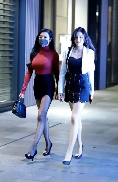 高跟鞋 黑色短裙有型又有范,都市女郎,时尚气质满分!