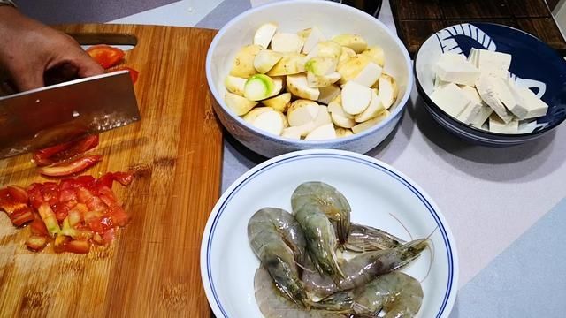 西红柿|入秋了，多吃这道炖菜，少油少盐营养高，热热乎乎一大锅，太香了