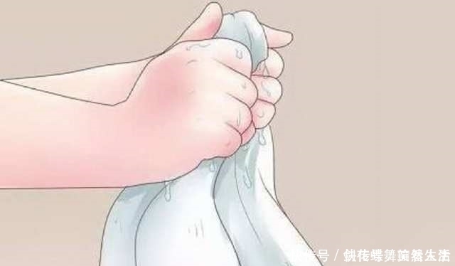 白醋|毛巾用久了又滑又臭?教你一个小窍门,毛巾马上和新的一模一样