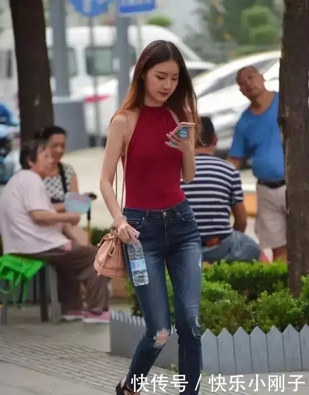  时尚|牛仔裤实穿显瘦显气质，让你穿起来挺拔有型