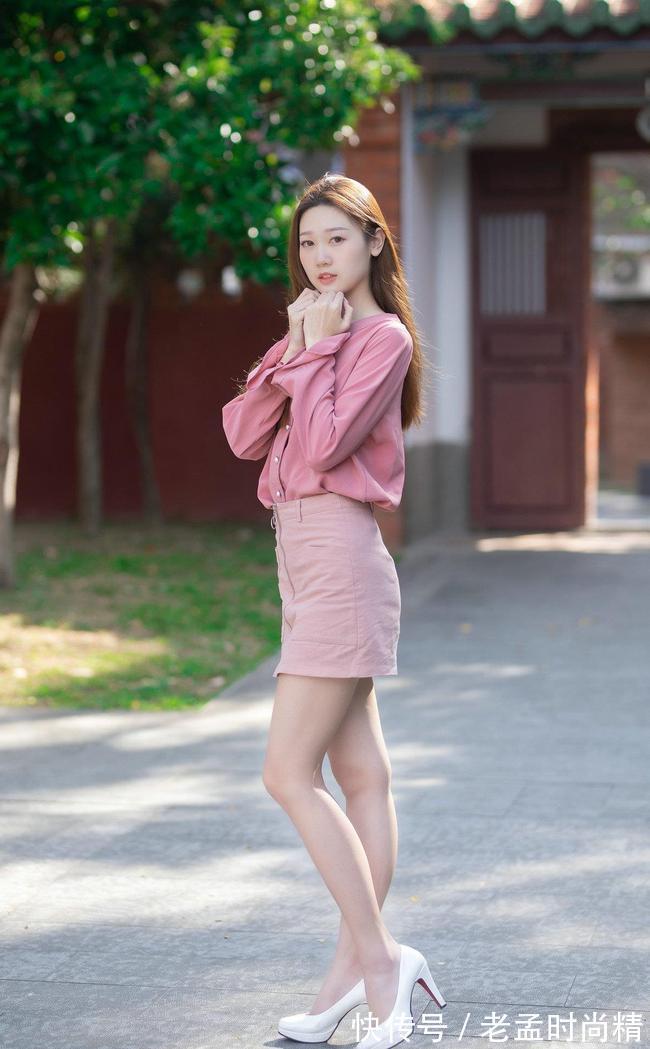 减龄 甜美减龄的雪纺衫,干练的V领设计露出精致的锁骨美,充满时尚感