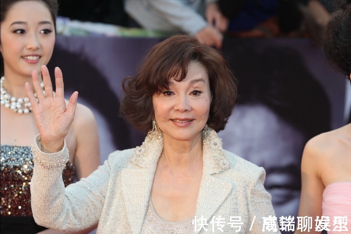 长发 到了奶奶辈的年龄,都会选择剪短烫卷的发型,怎样做到全国统一?