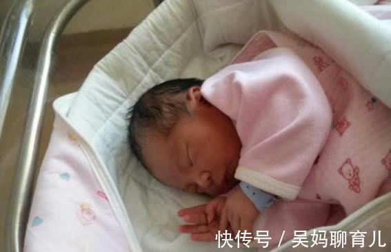妈妈|宝宝刚出生,妈妈不要在4件事上太勤快,这么做宝宝不会受到伤害